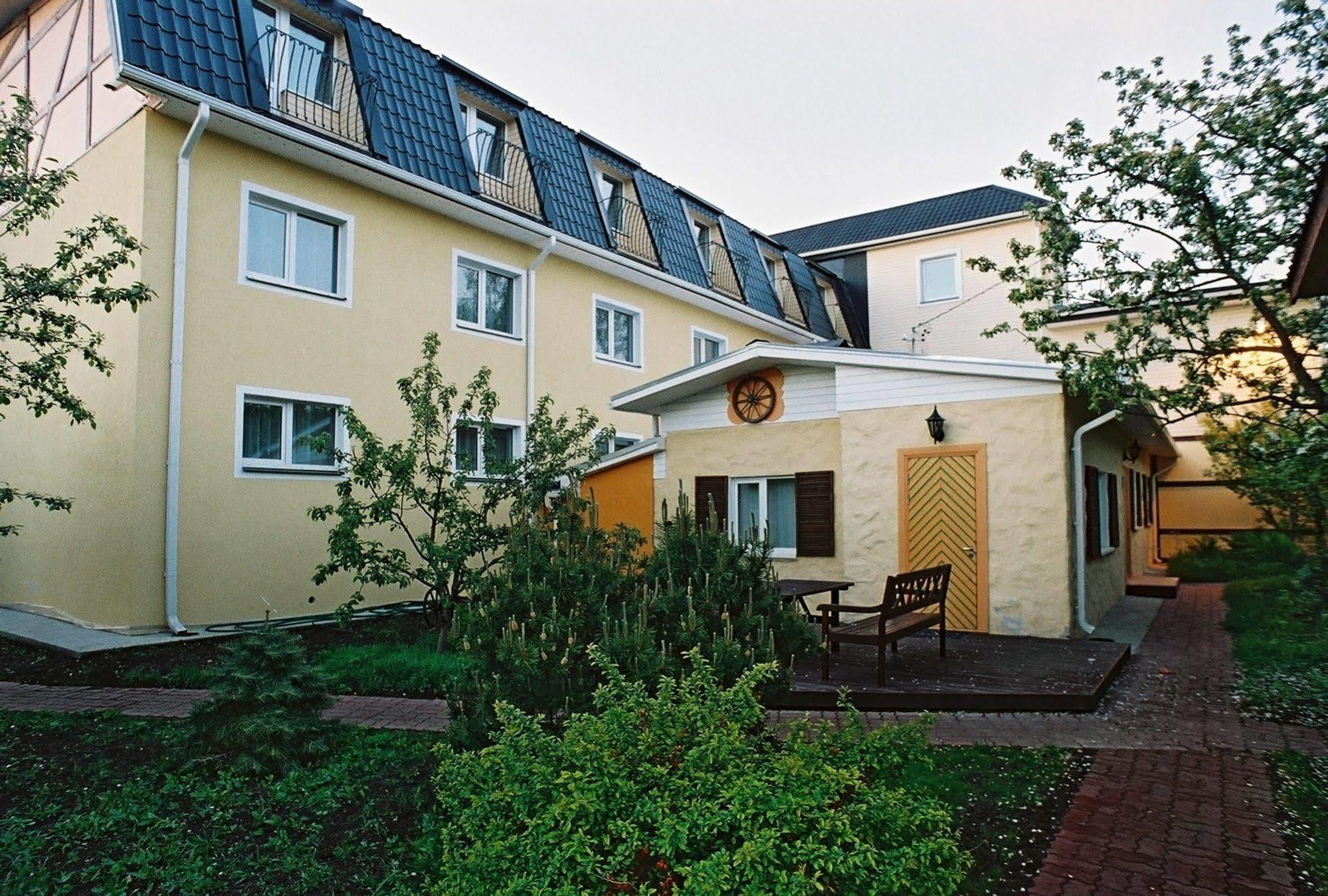 Ecoland Hotel Tallinn Exterior photo